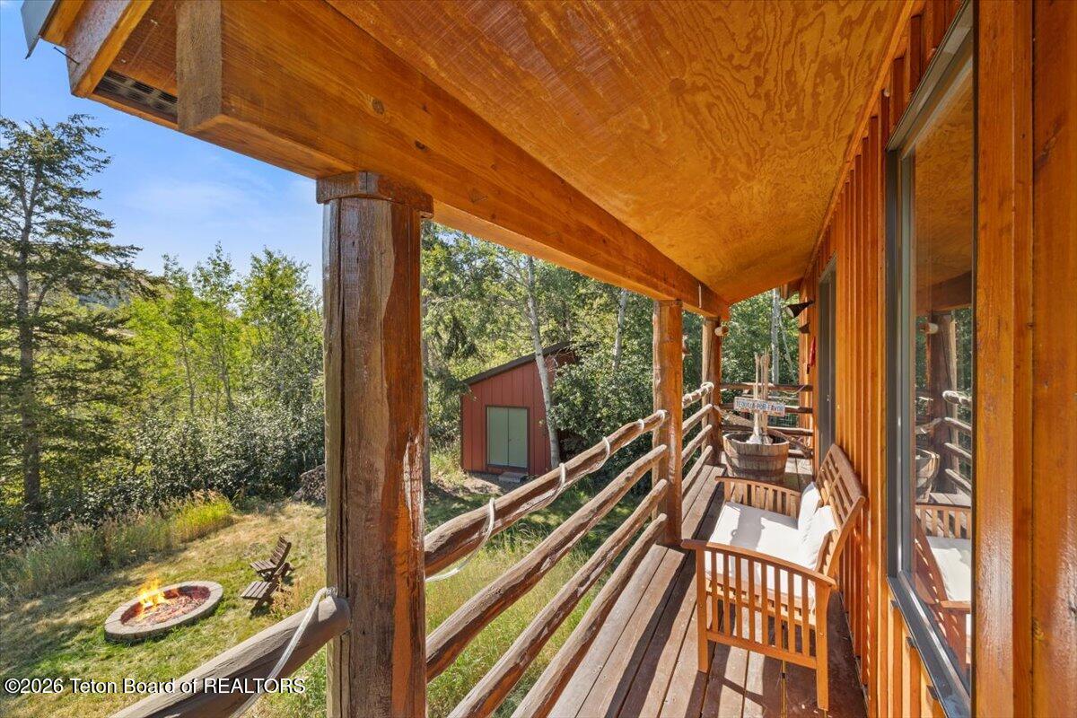 645 W SADDLE BUTTE Way