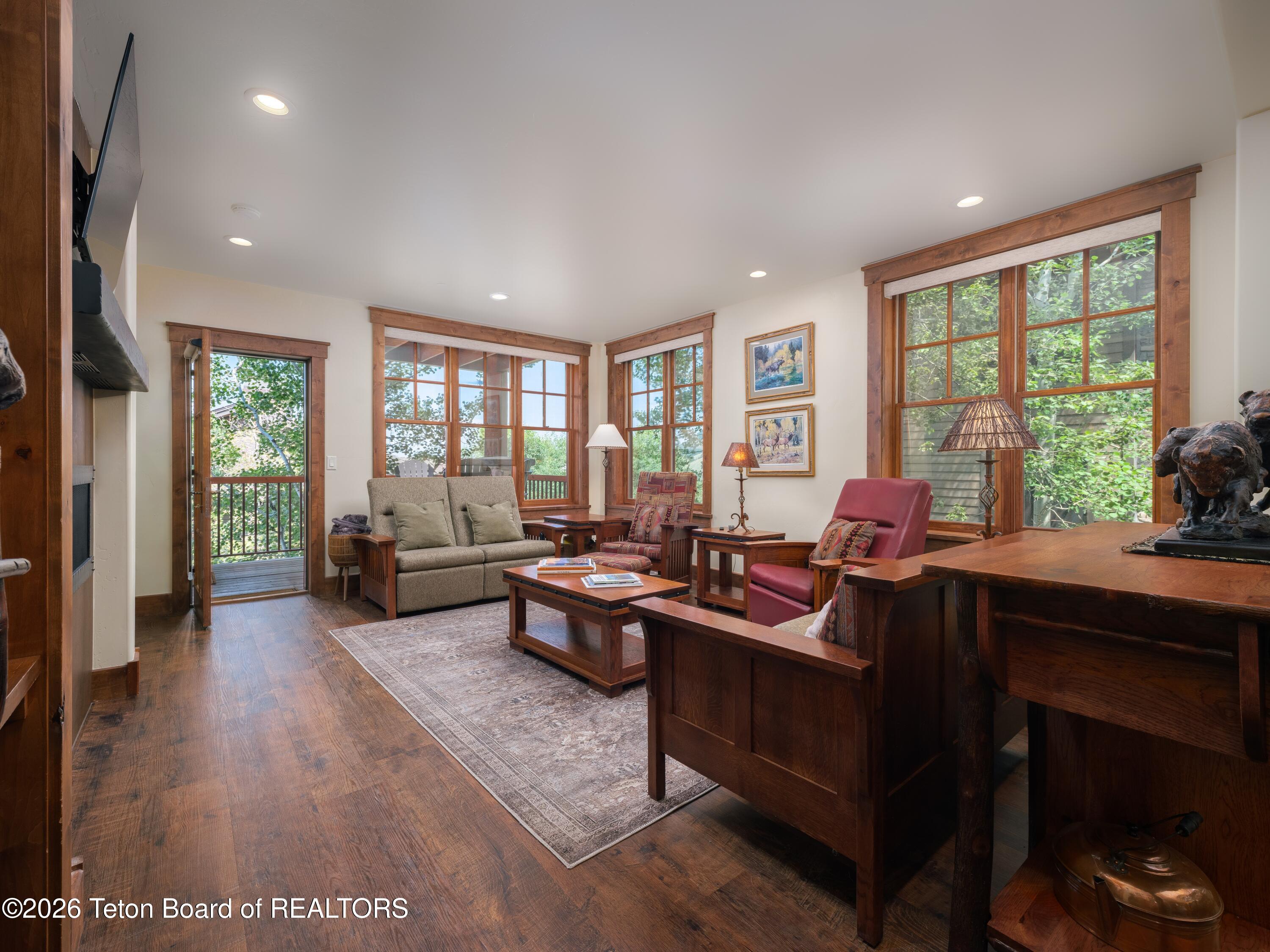 551 SNOW KING Road 512
