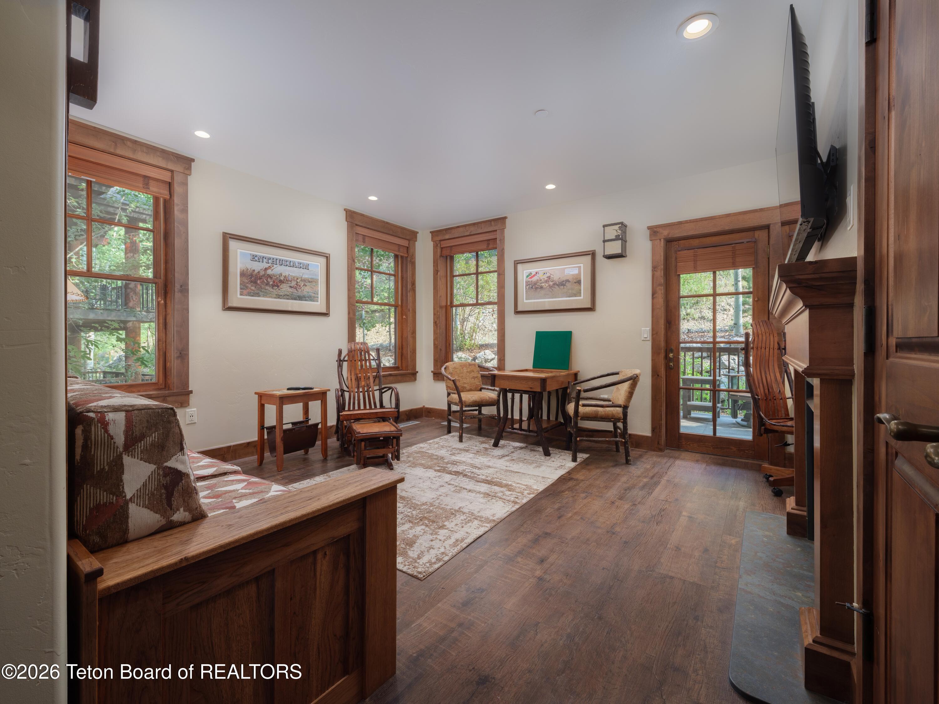 551 SNOW KING Road 512