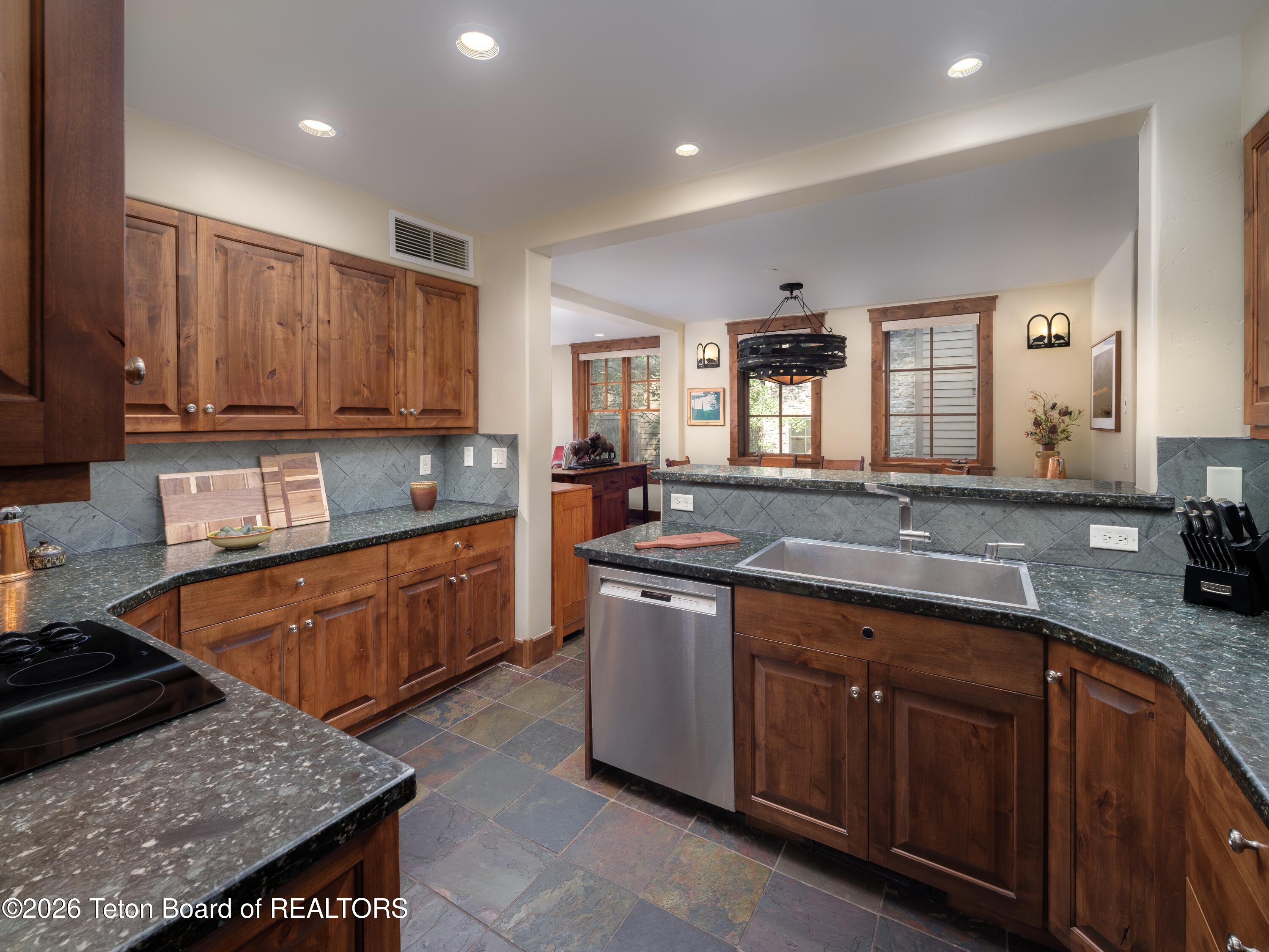 551 SNOW KING Road 512