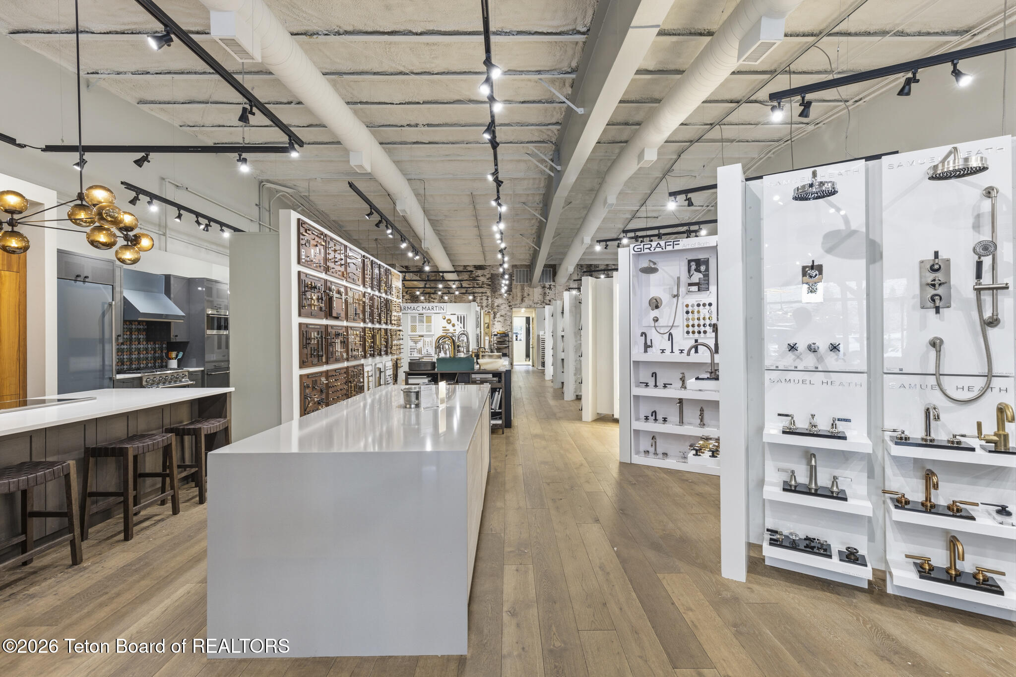810 W BROADWAY