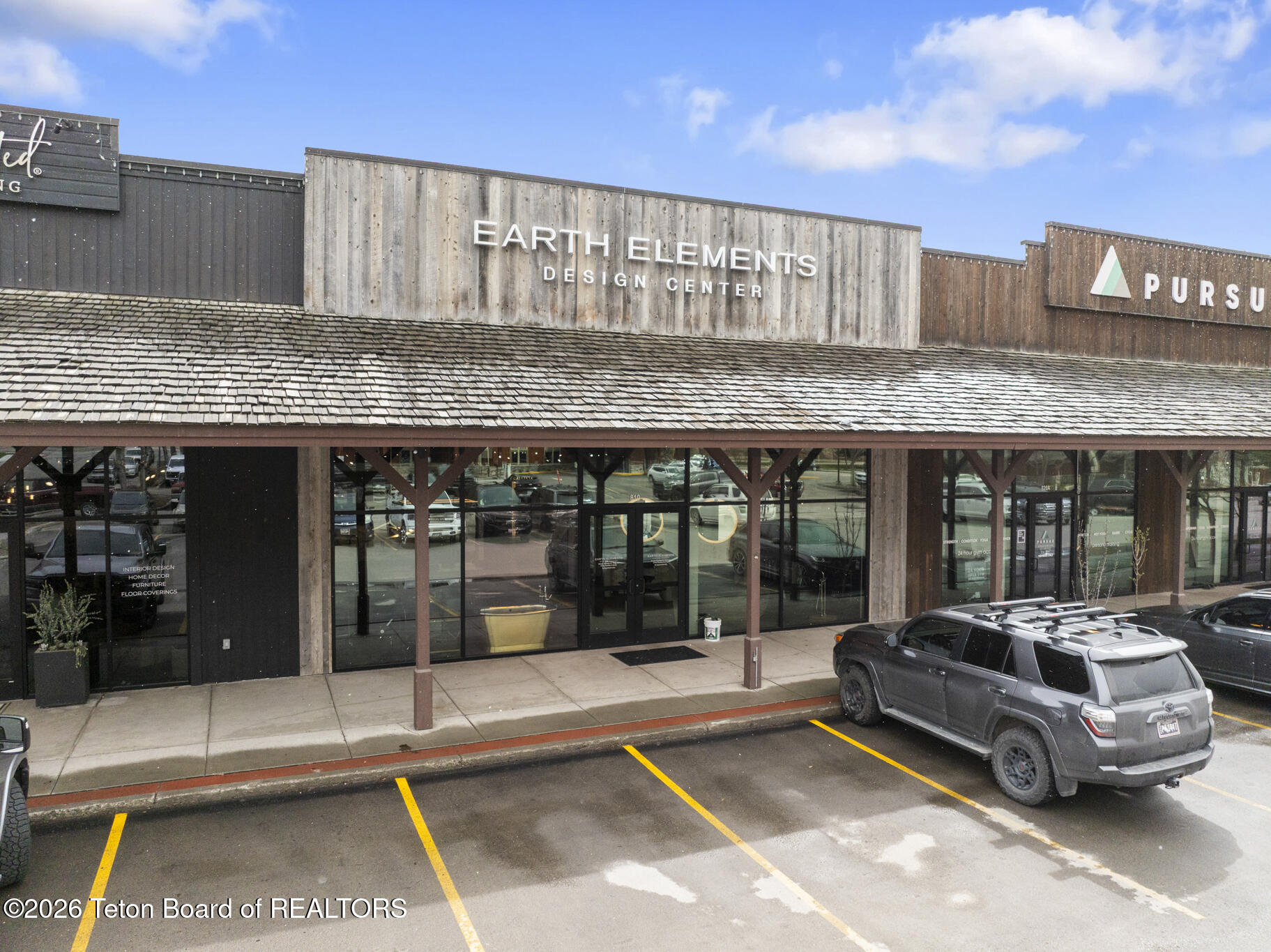 810 W BROADWAY