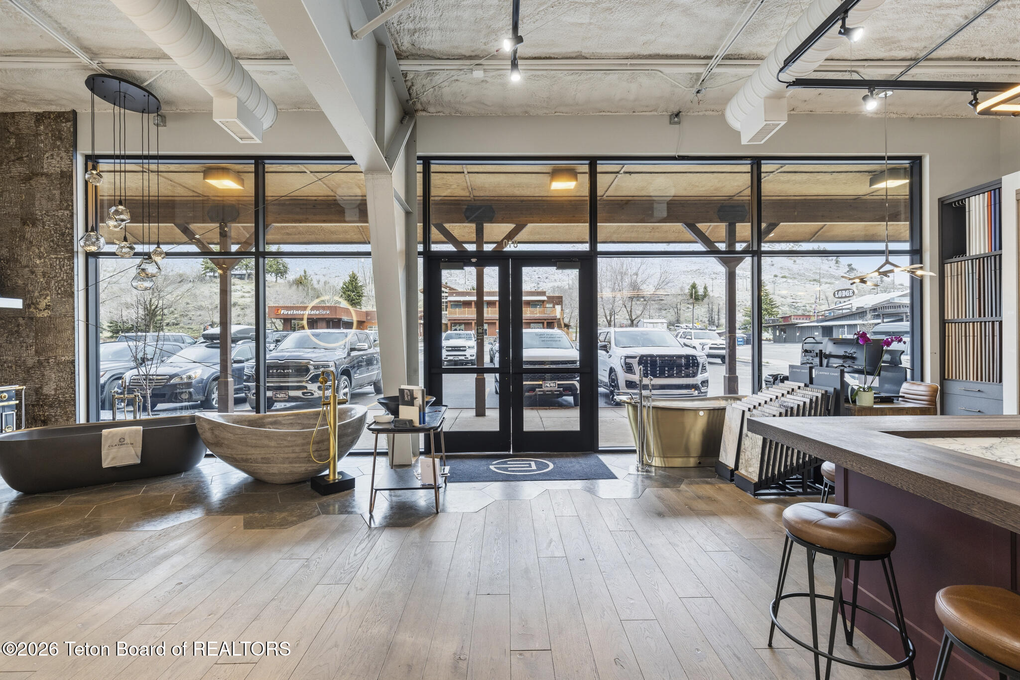 810 W BROADWAY