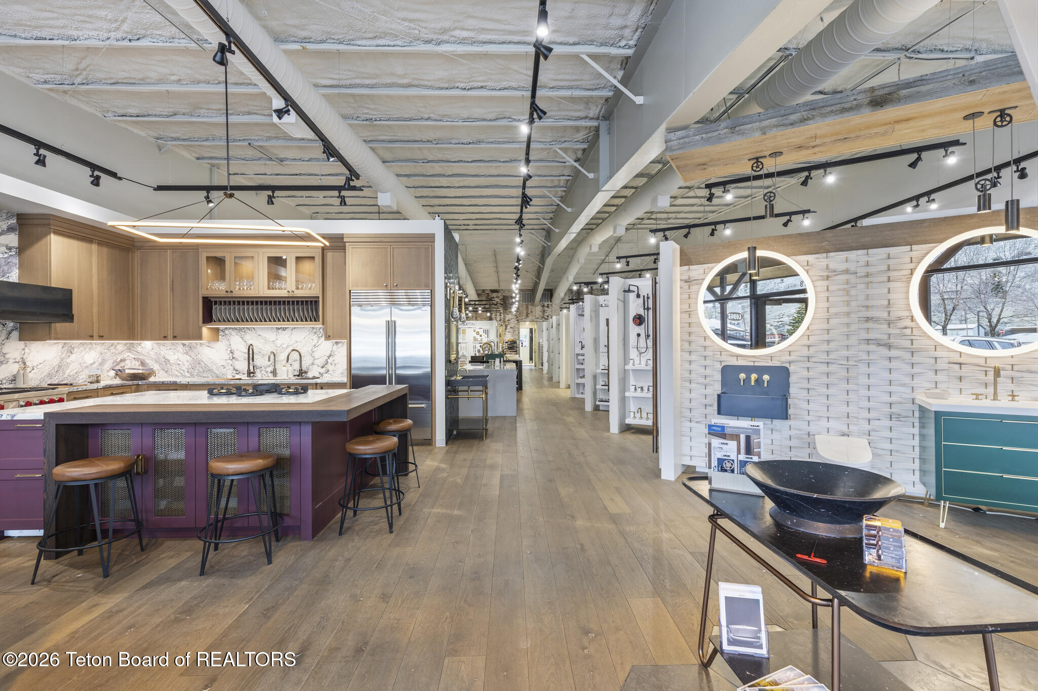 810 W BROADWAY