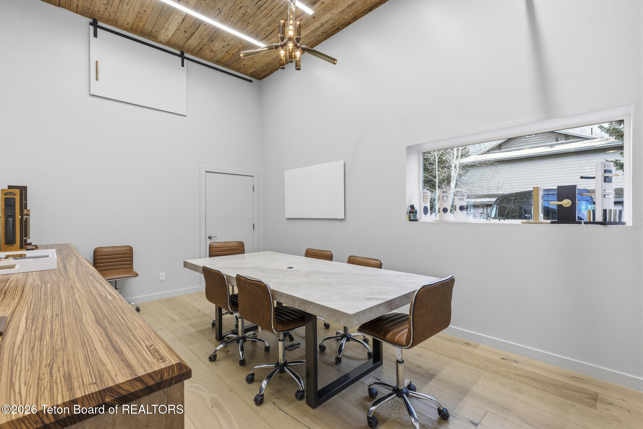 810 W BROADWAY