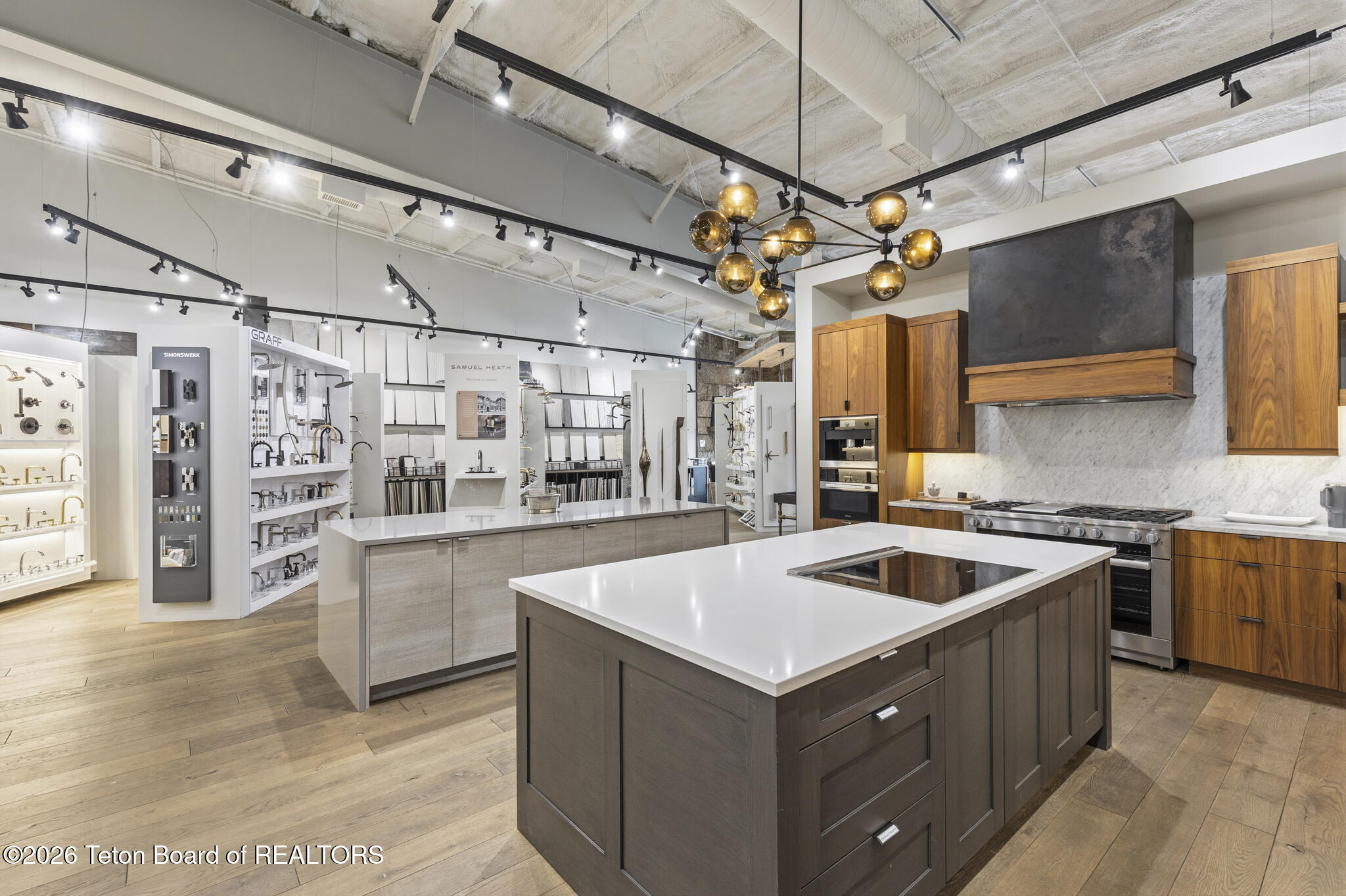 810 W BROADWAY