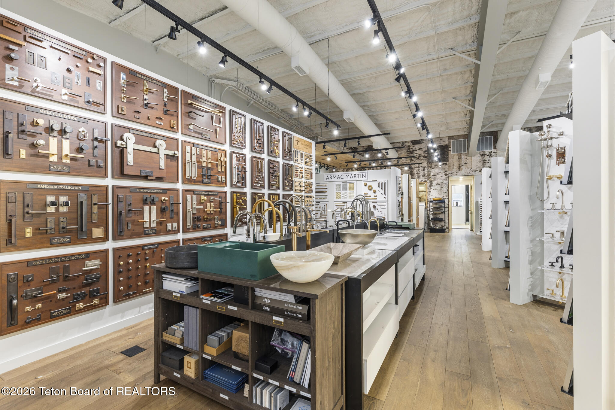 810 W BROADWAY