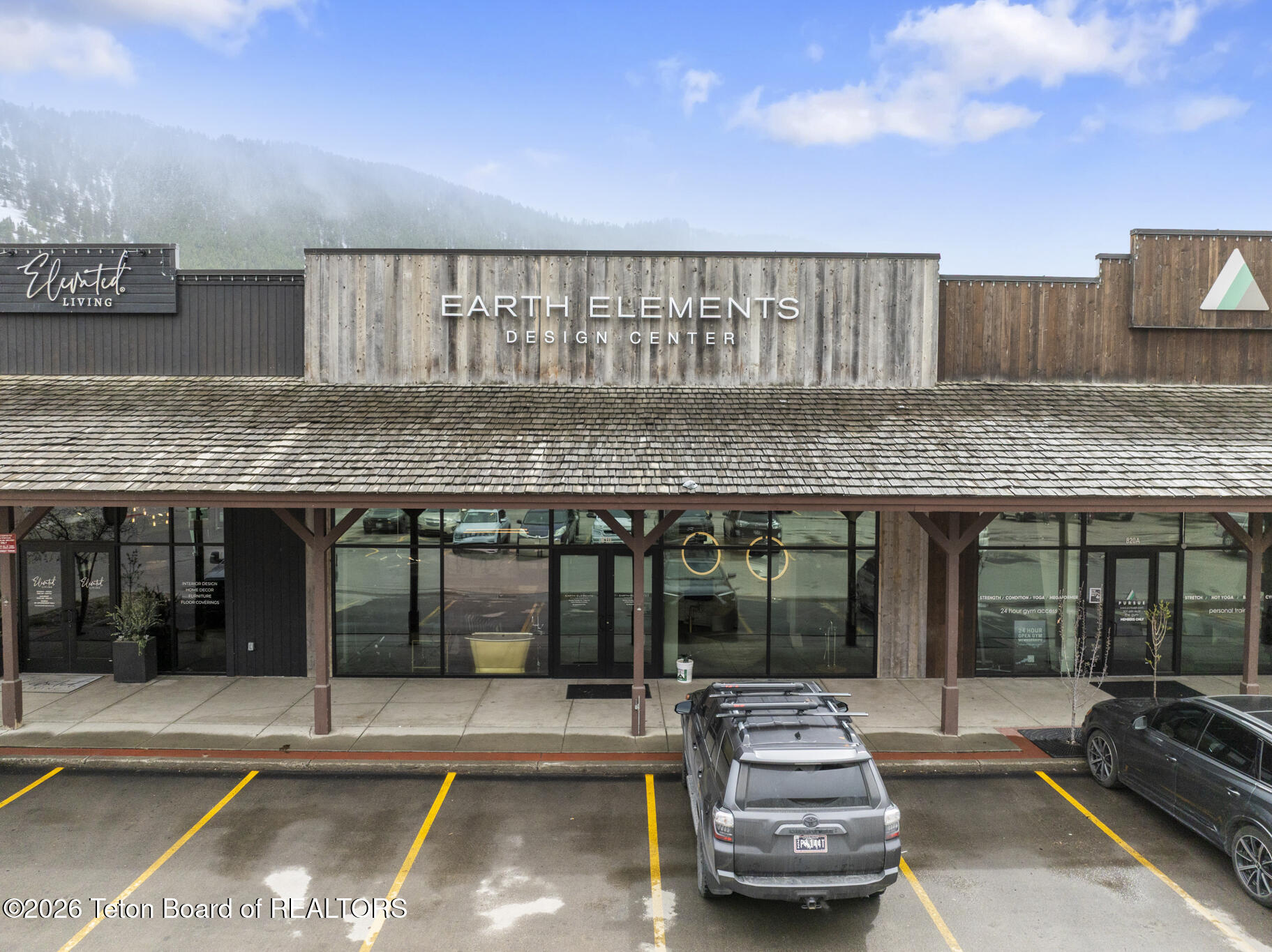 810 W BROADWAY