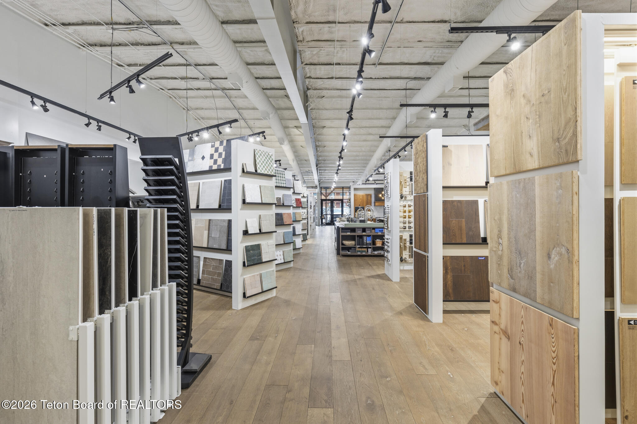 810 W BROADWAY