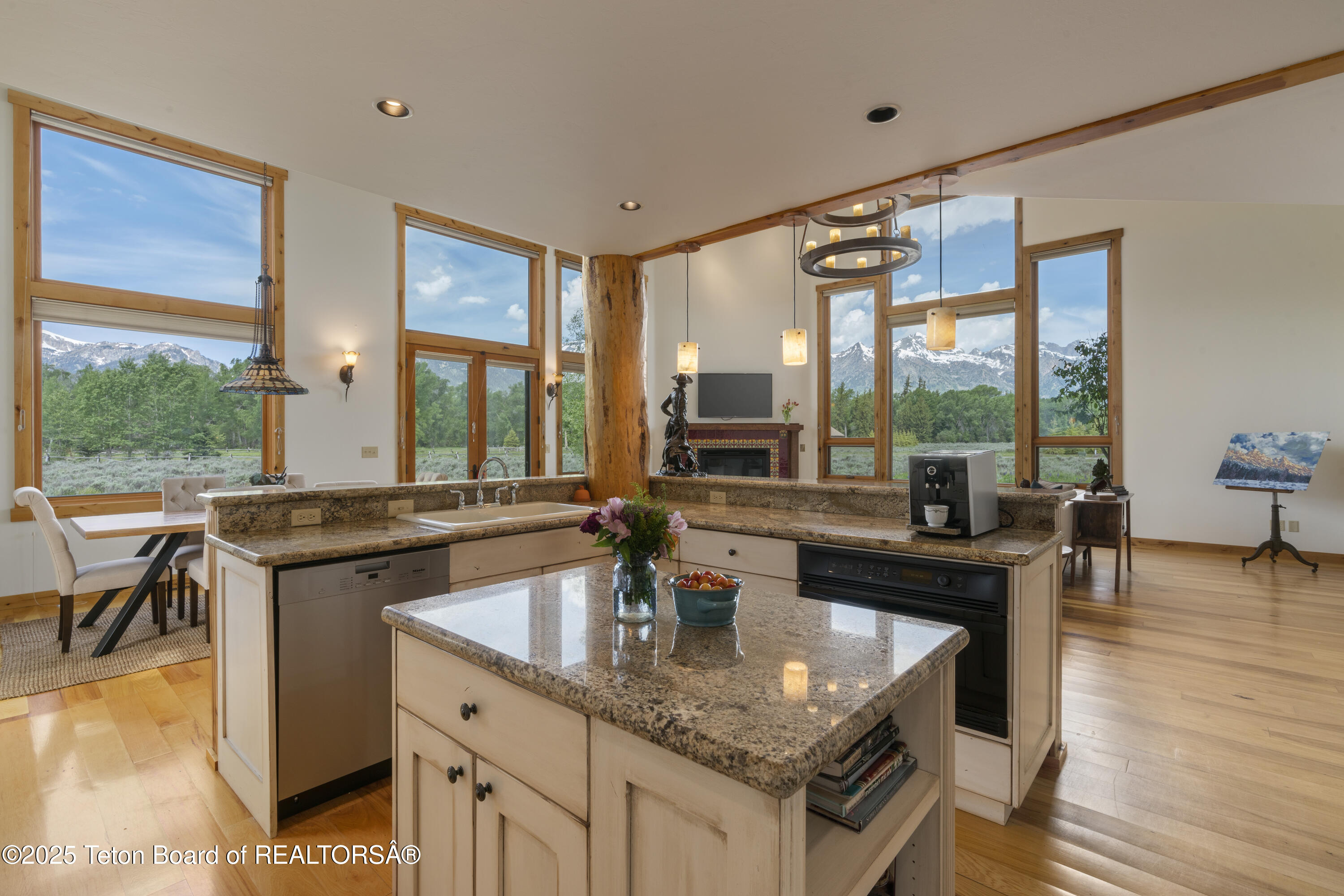 500 E SOLITUDE Drive