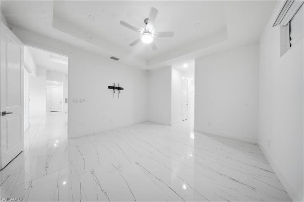 1124 35th LN