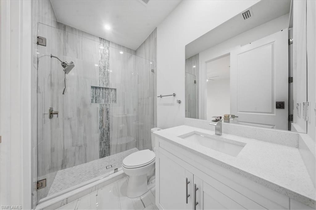 1124 35th LN