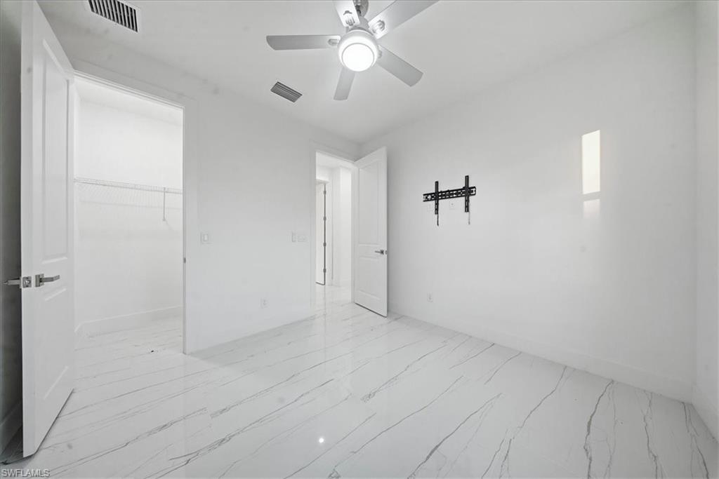 1124 35th LN