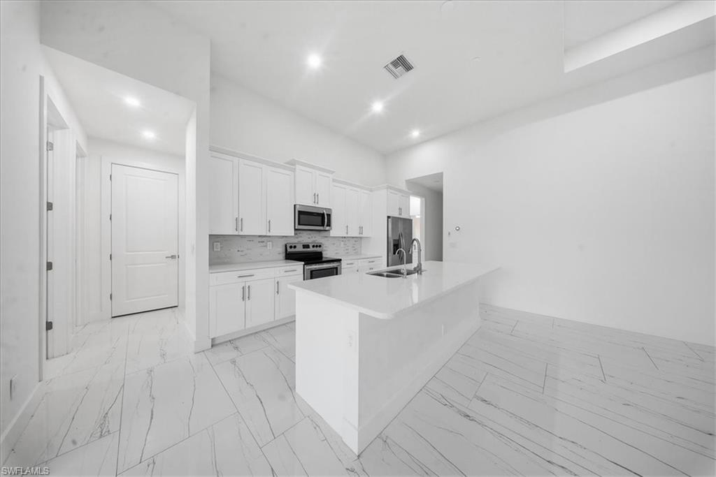 1124 35th LN