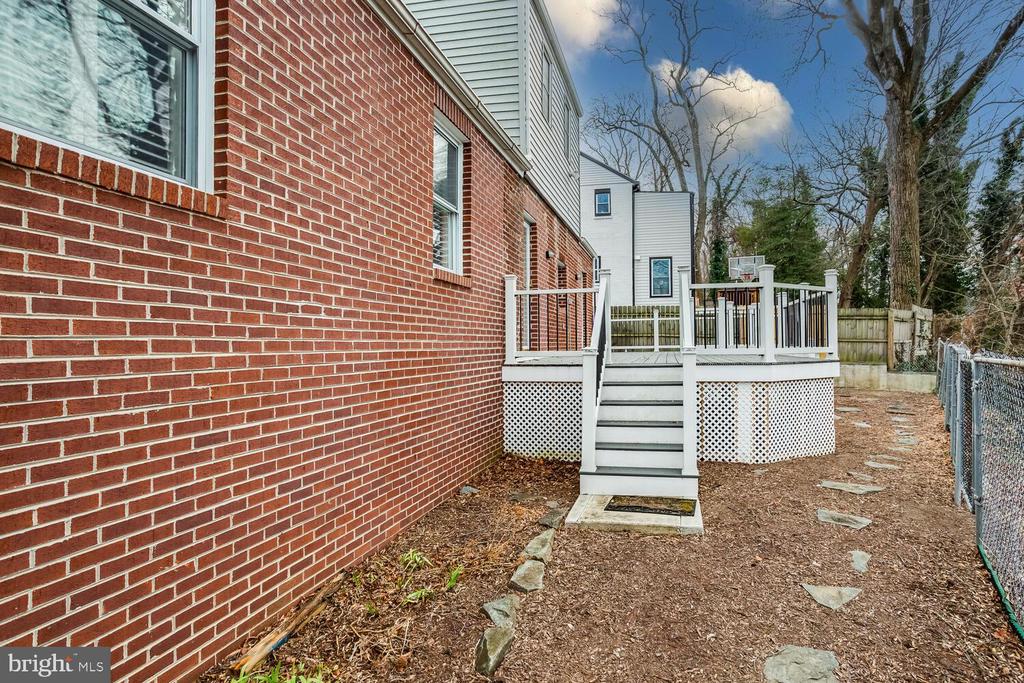 2015 BRANCH AVENUE SE