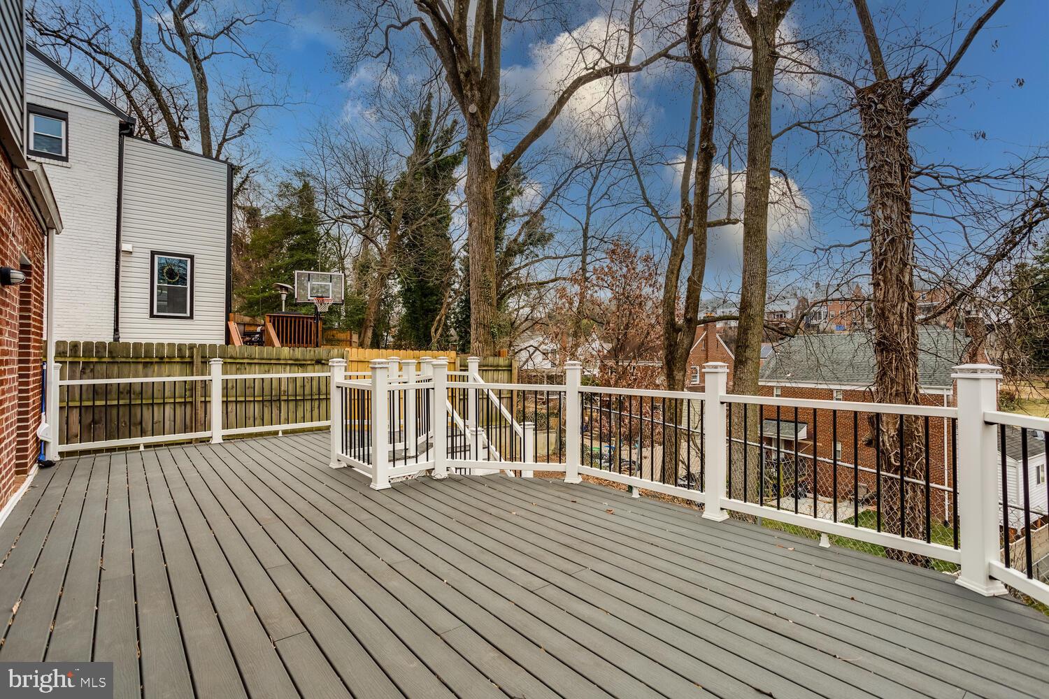 2015 BRANCH AVENUE SE