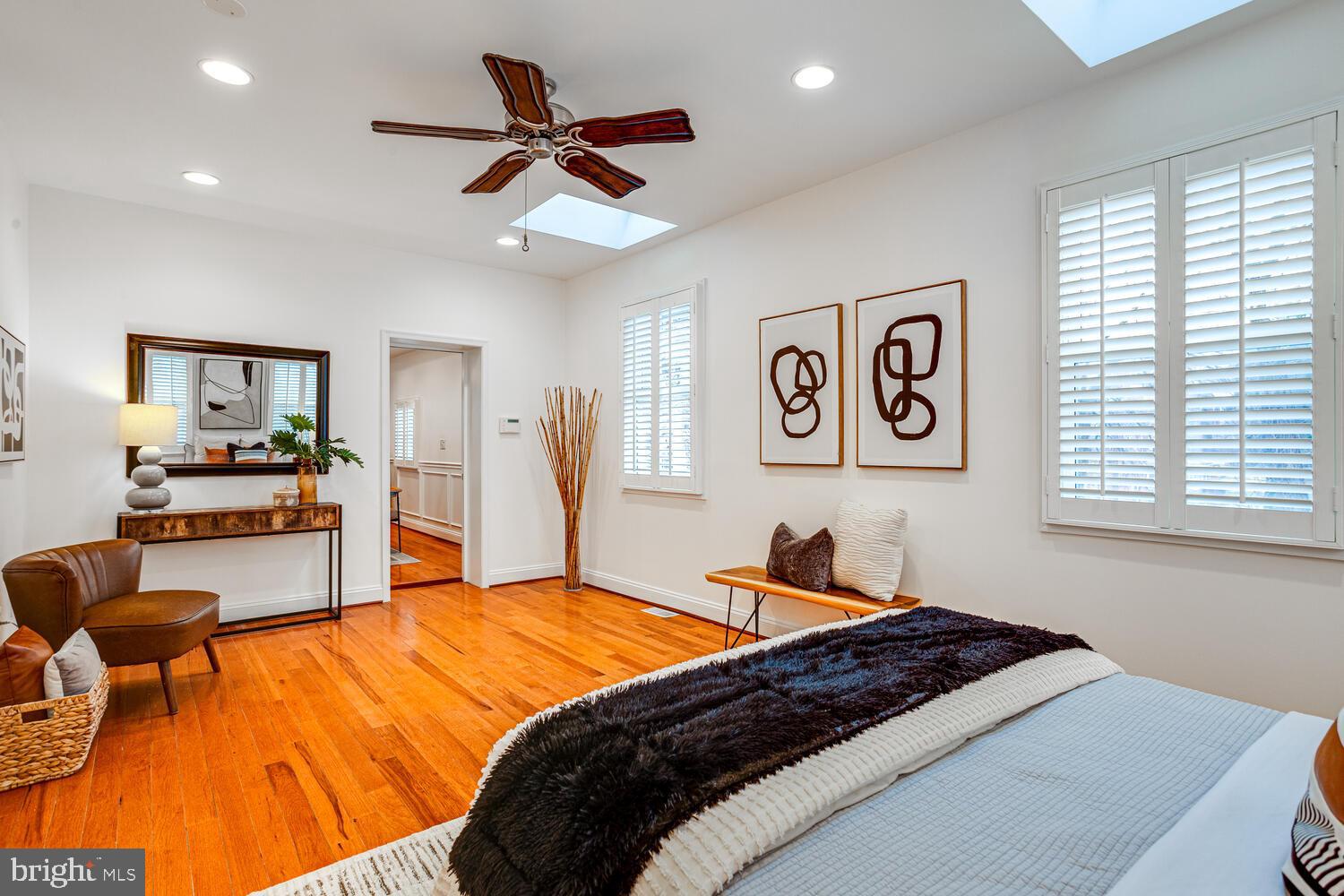 2015 BRANCH AVENUE SE