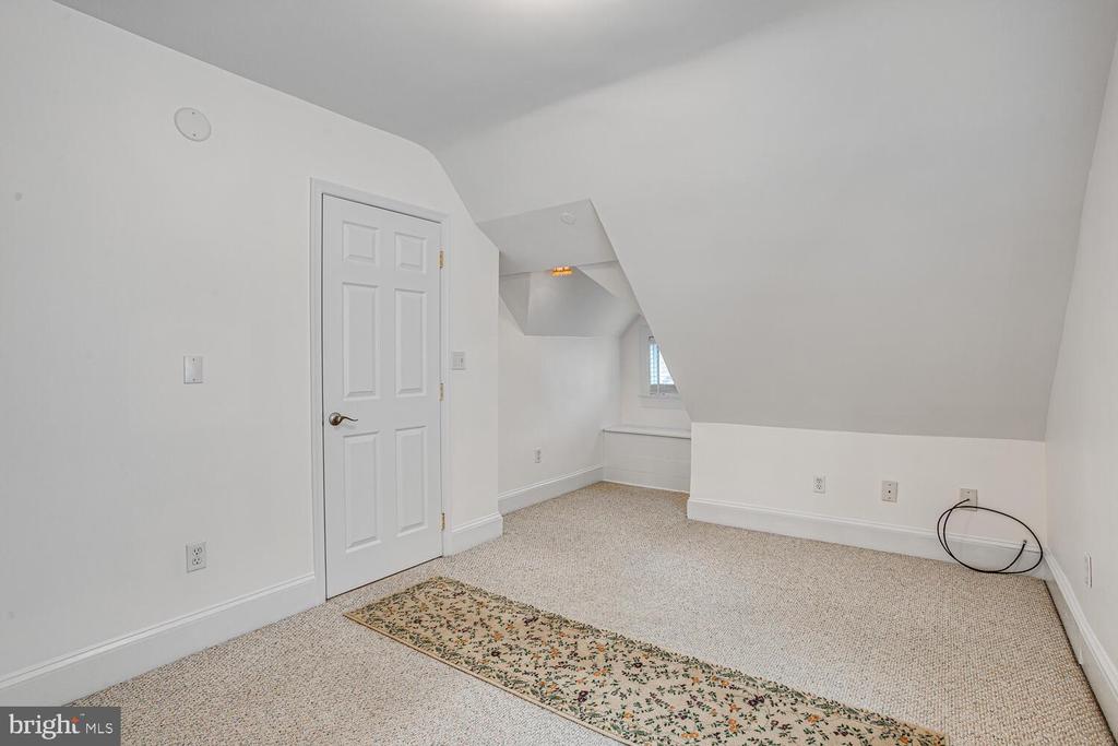 2015 BRANCH AVENUE SE