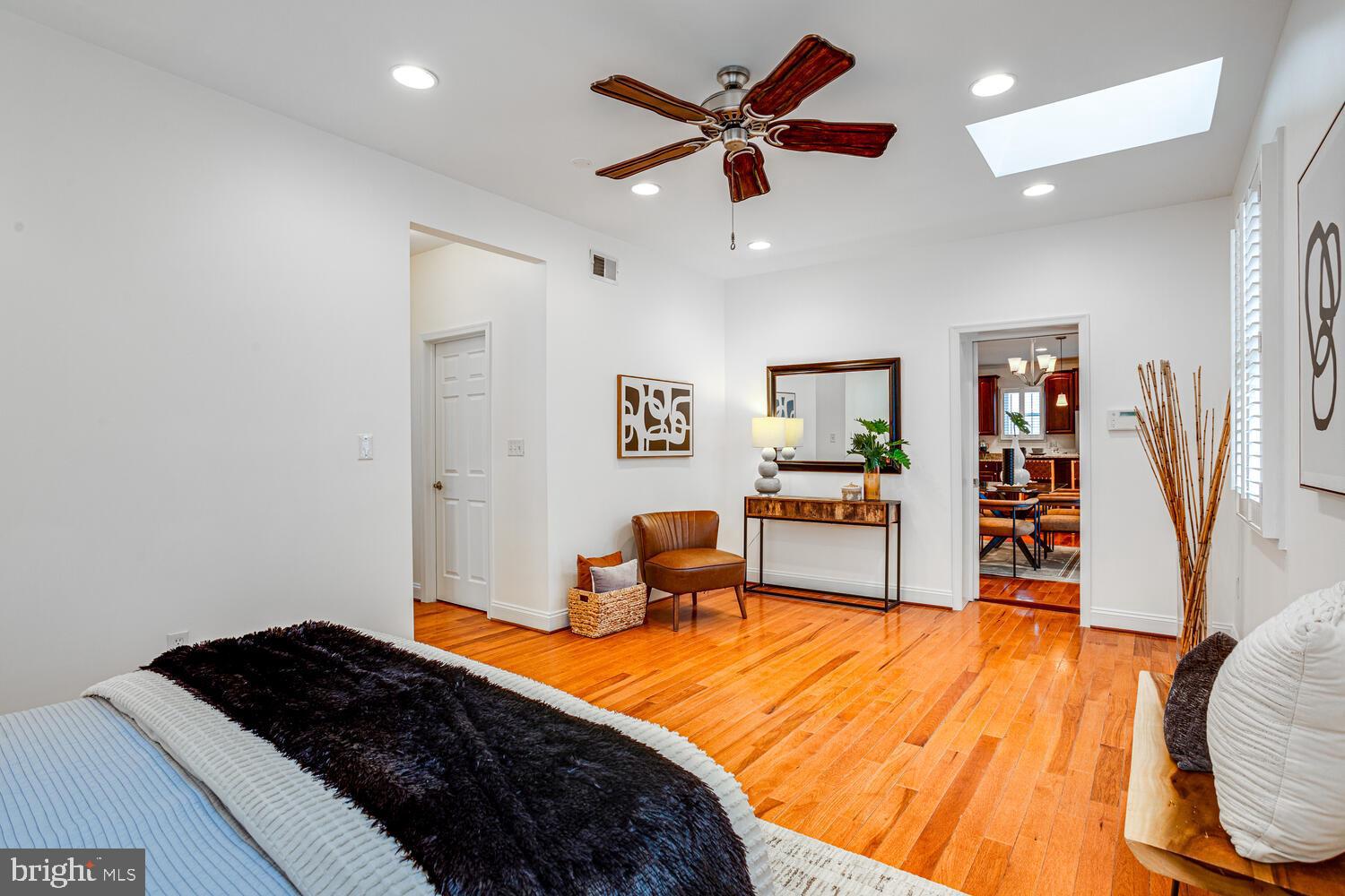 2015 BRANCH AVENUE SE