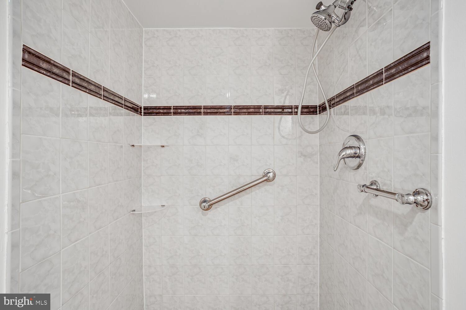 2015 BRANCH AVENUE SE