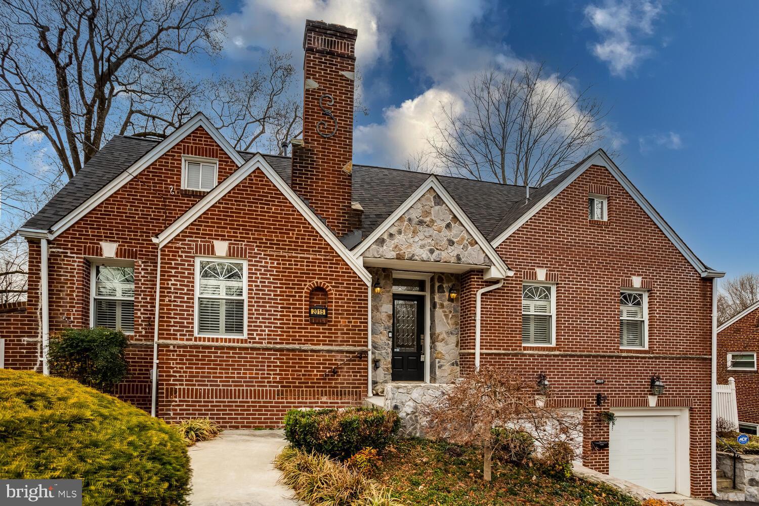 2015 BRANCH AVENUE SE