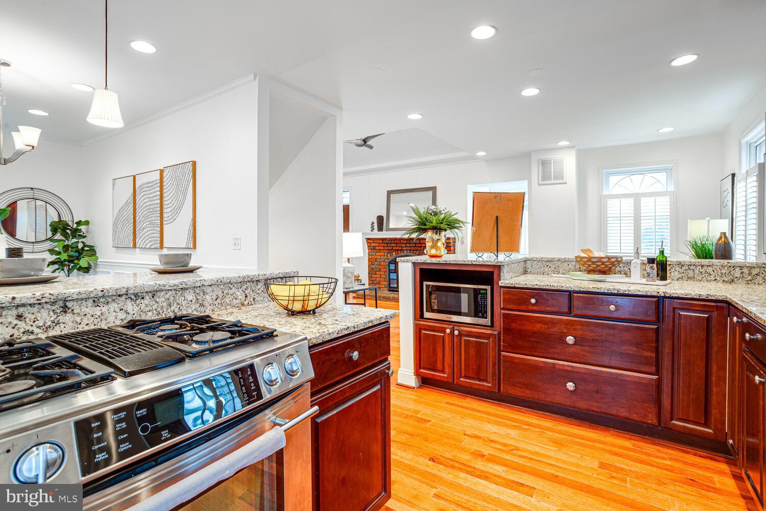 2015 BRANCH AVENUE SE