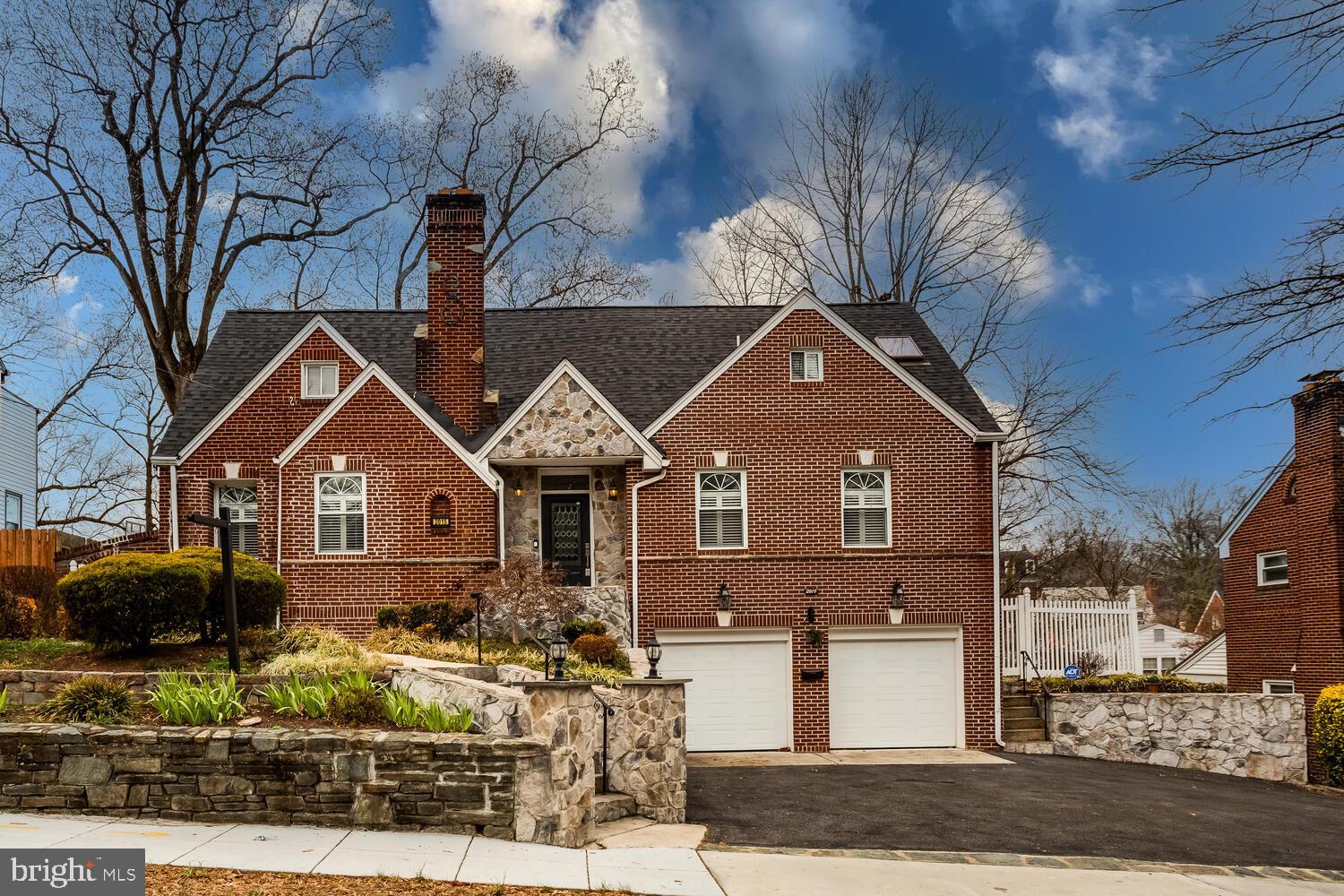 2015 BRANCH AVENUE SE