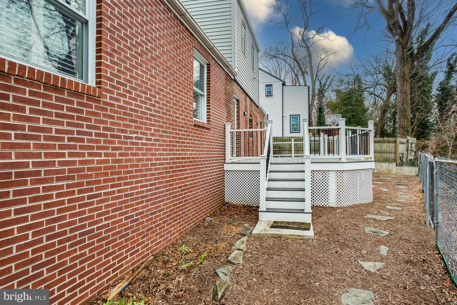 2015 BRANCH AVENUE SE