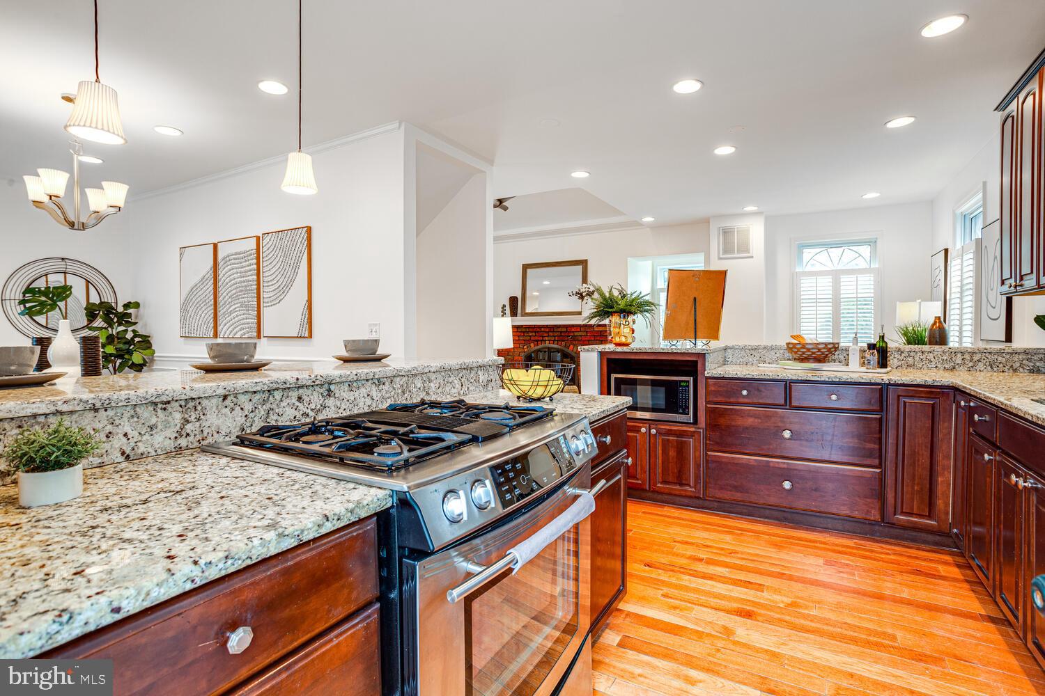 2015 BRANCH AVENUE SE