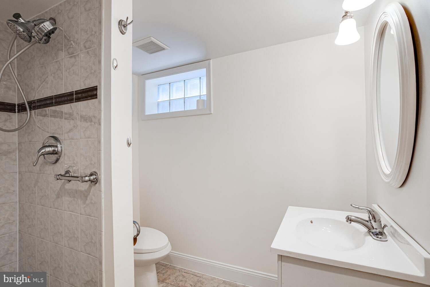 2015 BRANCH AVENUE SE