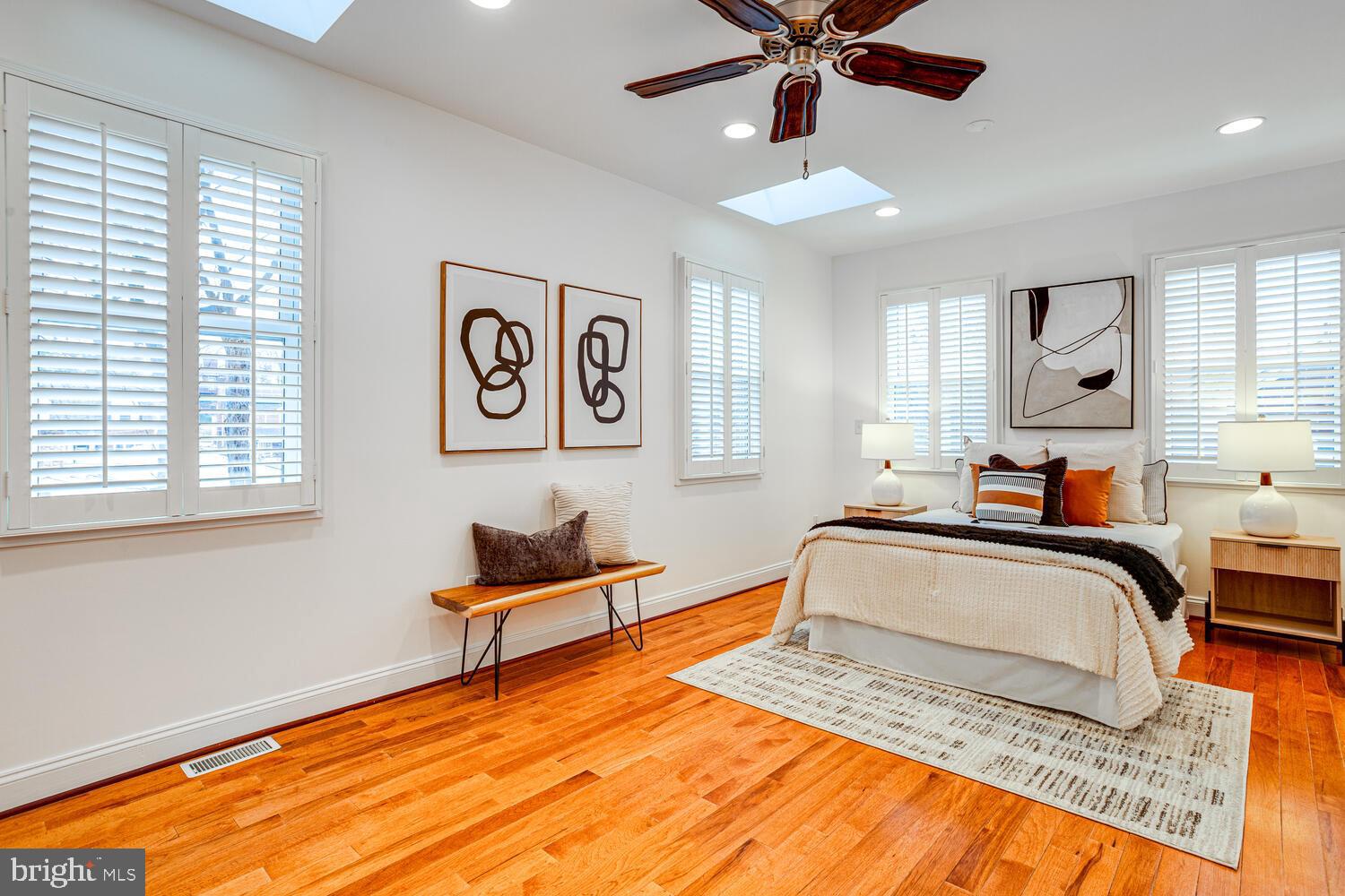 2015 BRANCH AVENUE SE