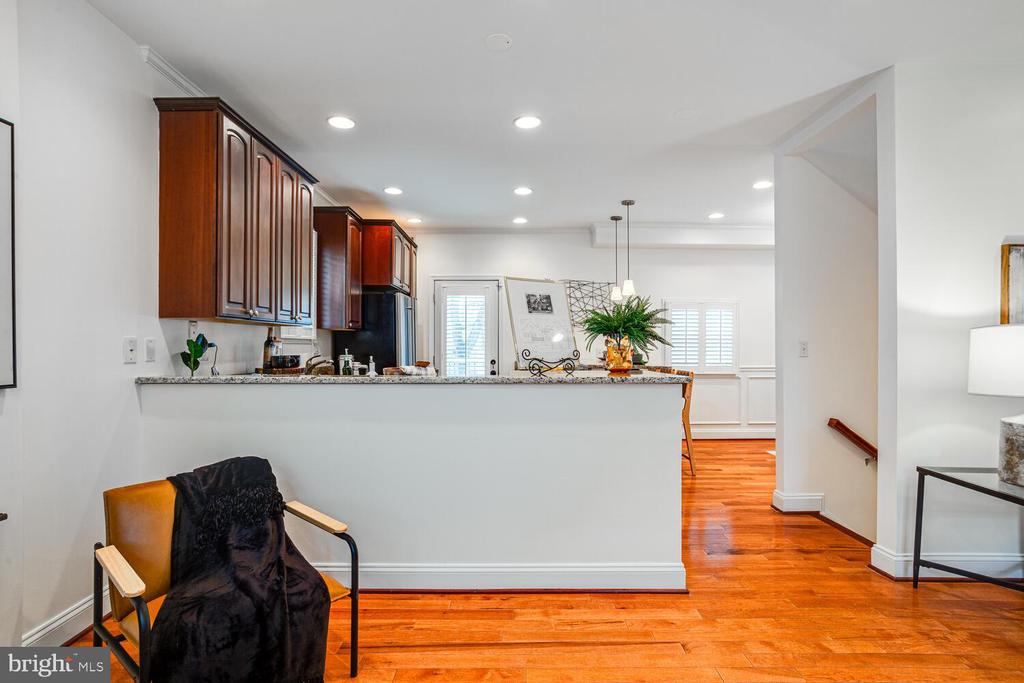 2015 BRANCH AVENUE SE