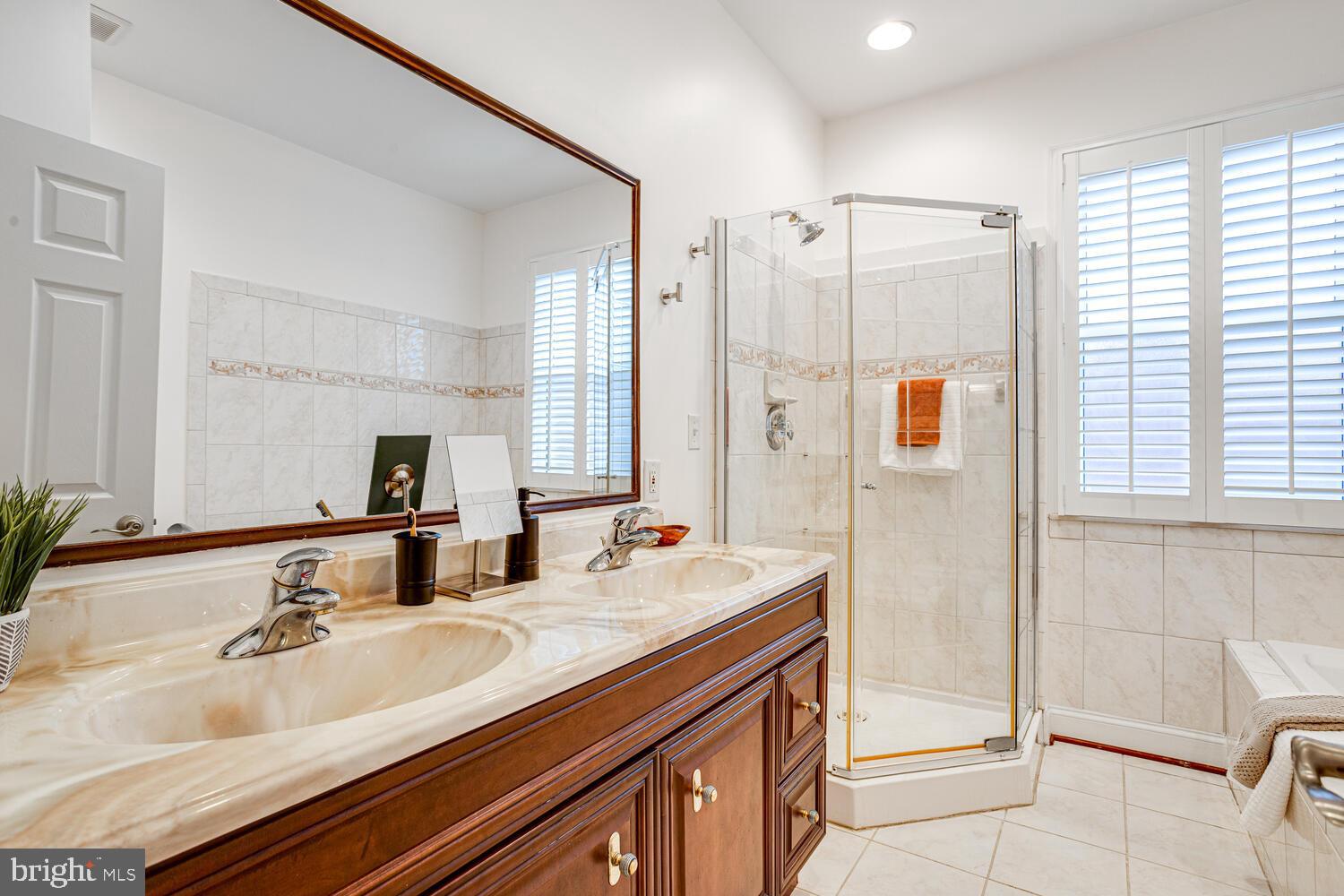 2015 BRANCH AVENUE SE