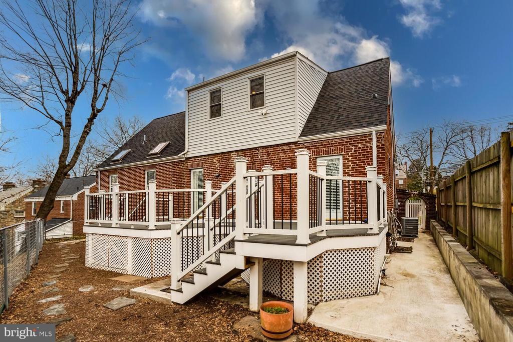 2015 BRANCH AVENUE SE