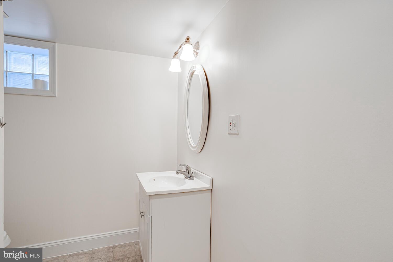 2015 BRANCH AVENUE SE