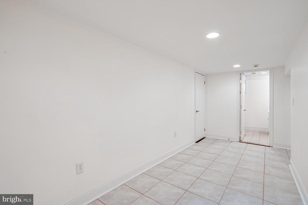 2015 BRANCH AVENUE SE