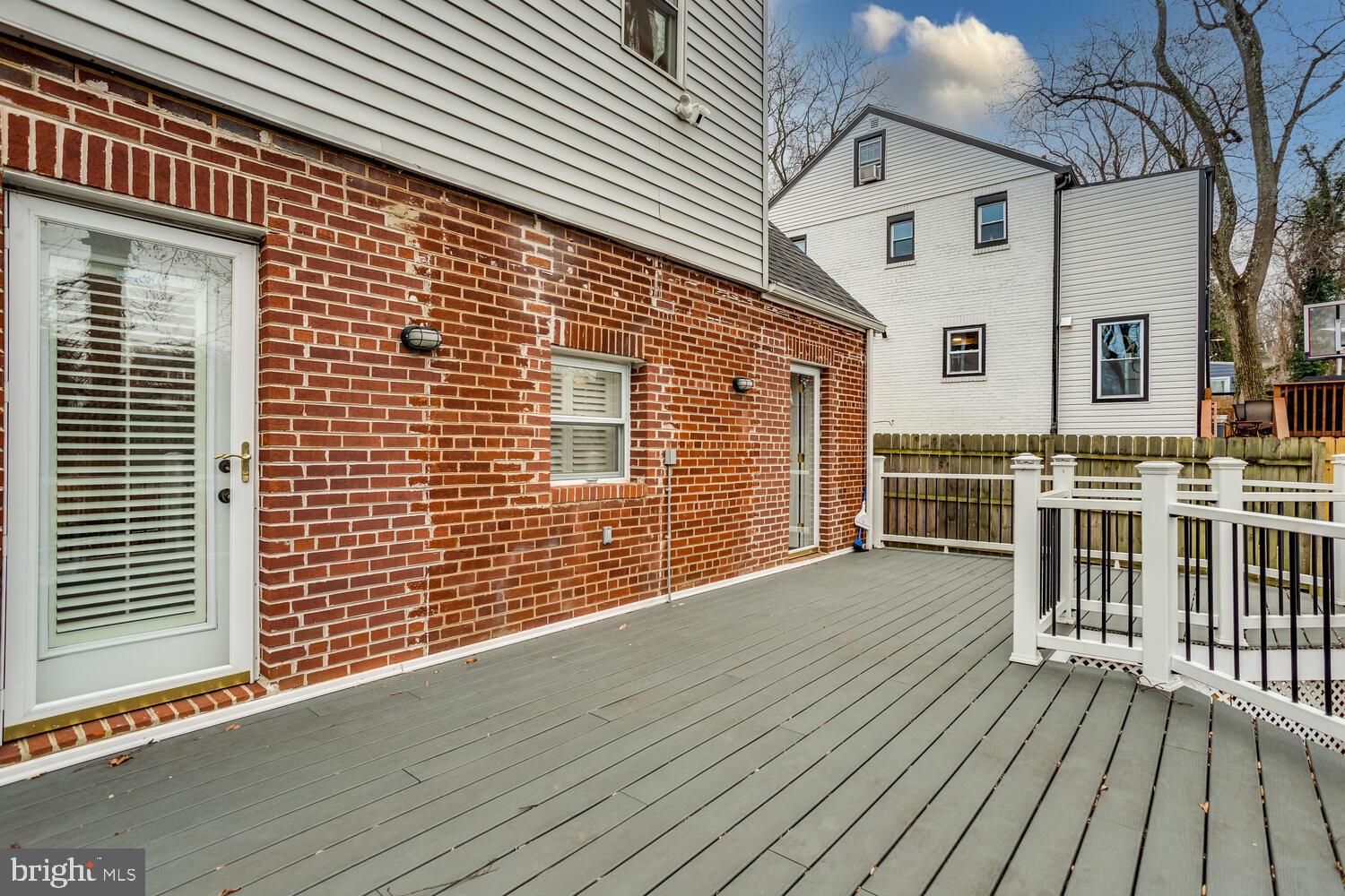 2015 BRANCH AVENUE SE