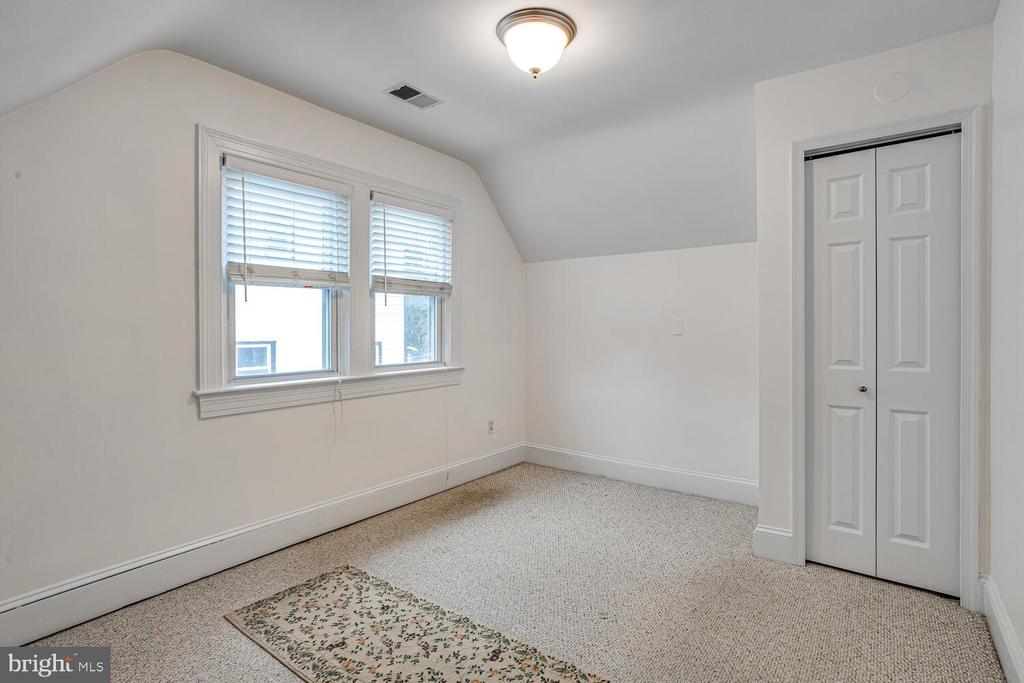 2015 BRANCH AVENUE SE