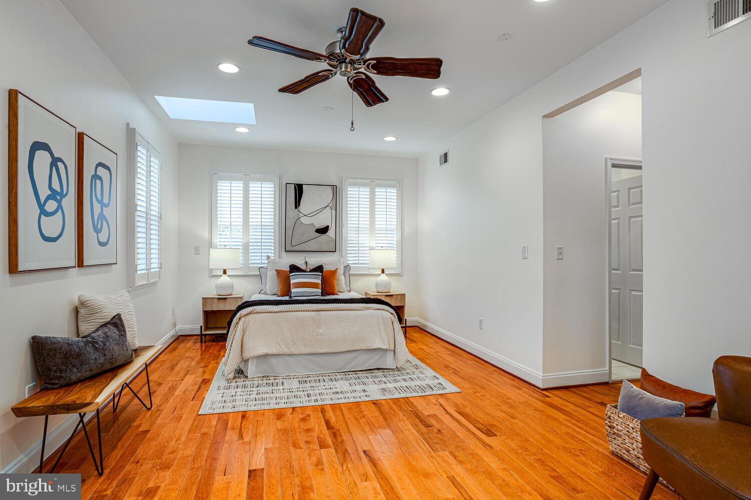 2015 BRANCH AVENUE SE