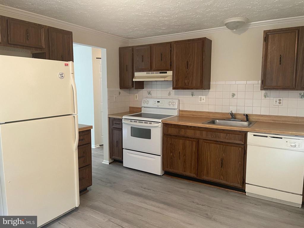 2409 YORK COURT