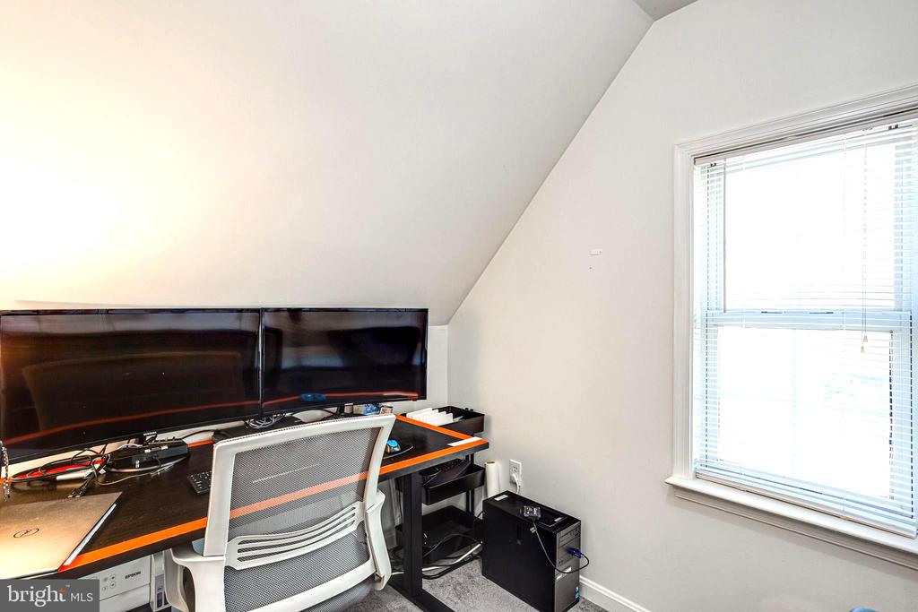 3164 GLADSTONE COURT