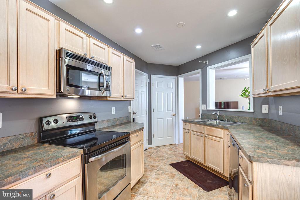 3164 GLADSTONE COURT