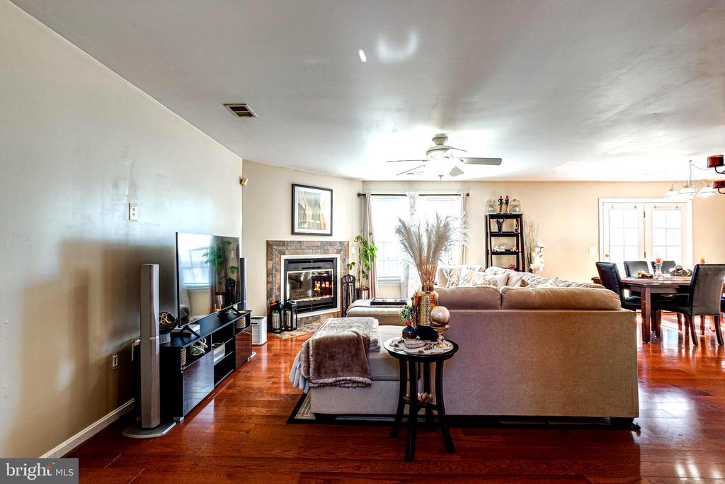 3164 GLADSTONE COURT