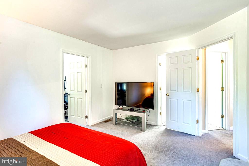 3164 GLADSTONE COURT