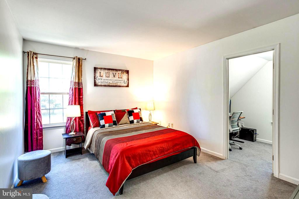 3164 GLADSTONE COURT