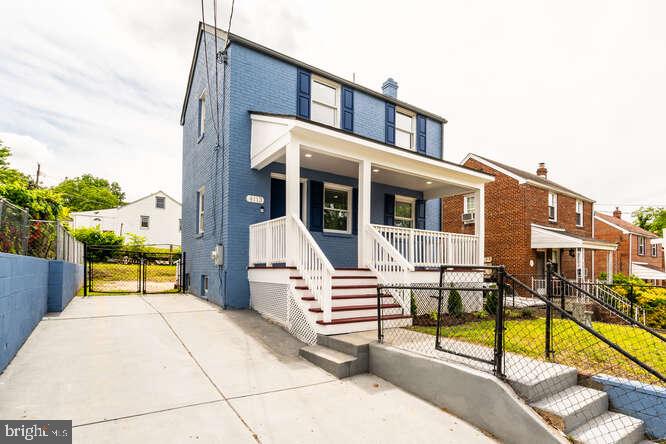 4113 Vine St