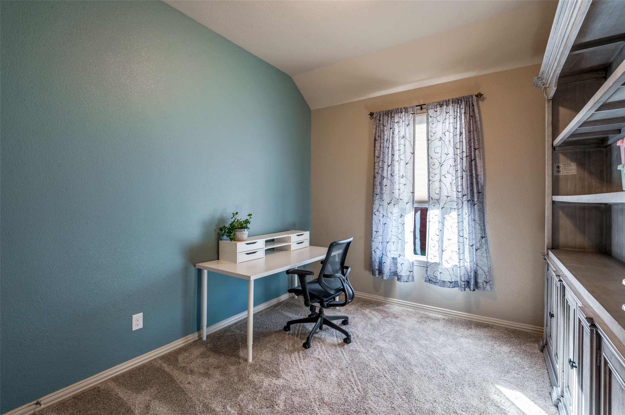 2405 Bridgeport Drive