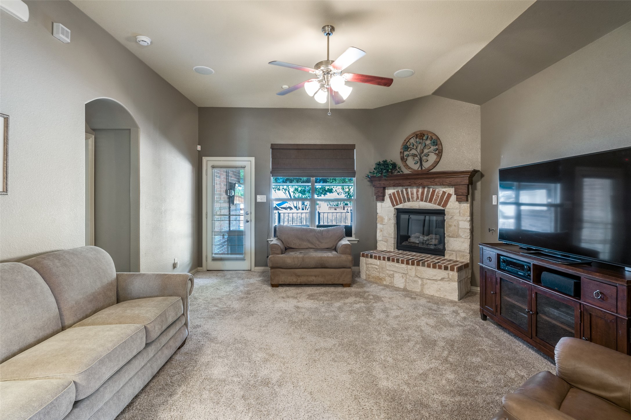 2405 Bridgeport Drive