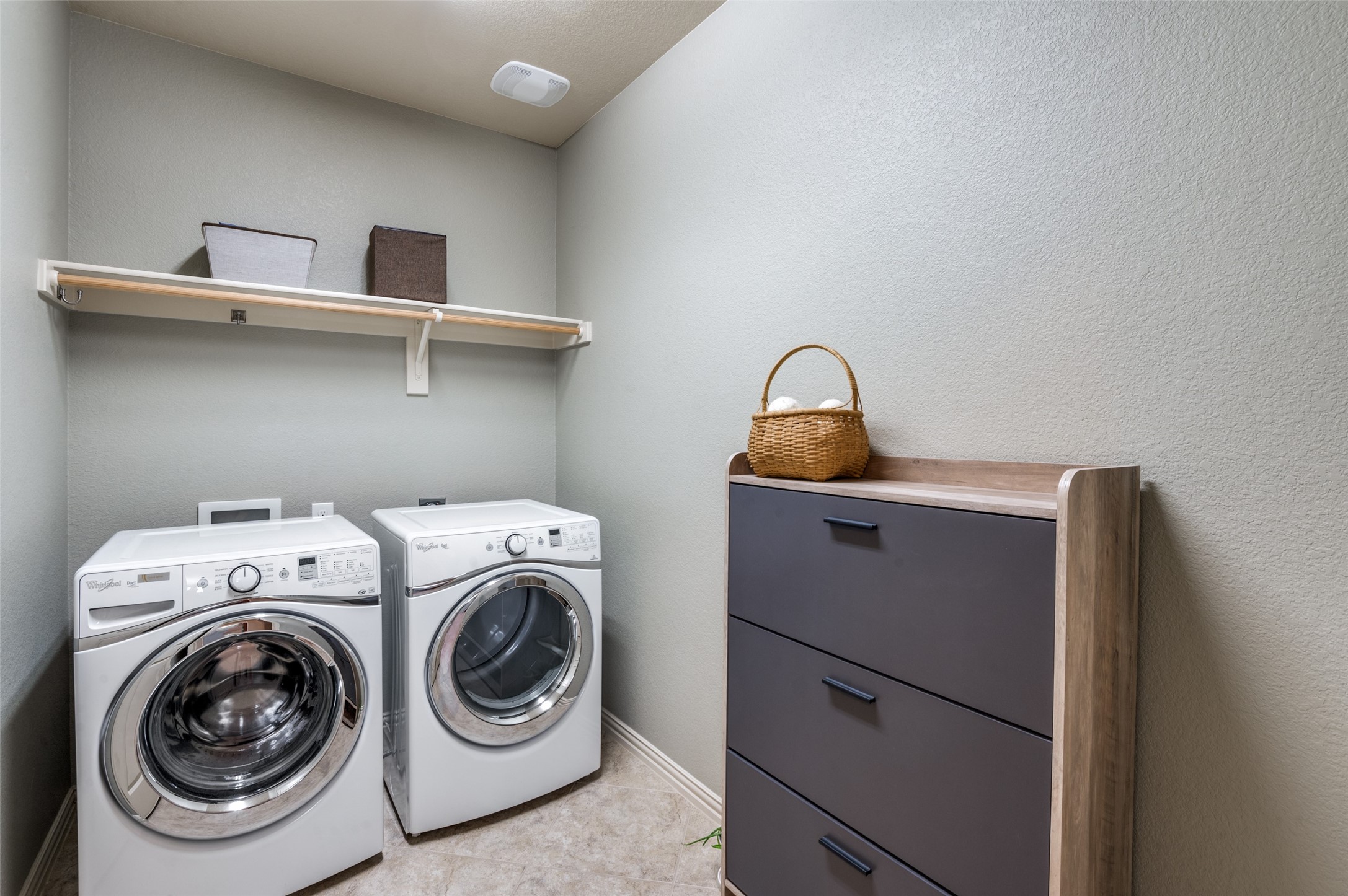 2405 Bridgeport Drive