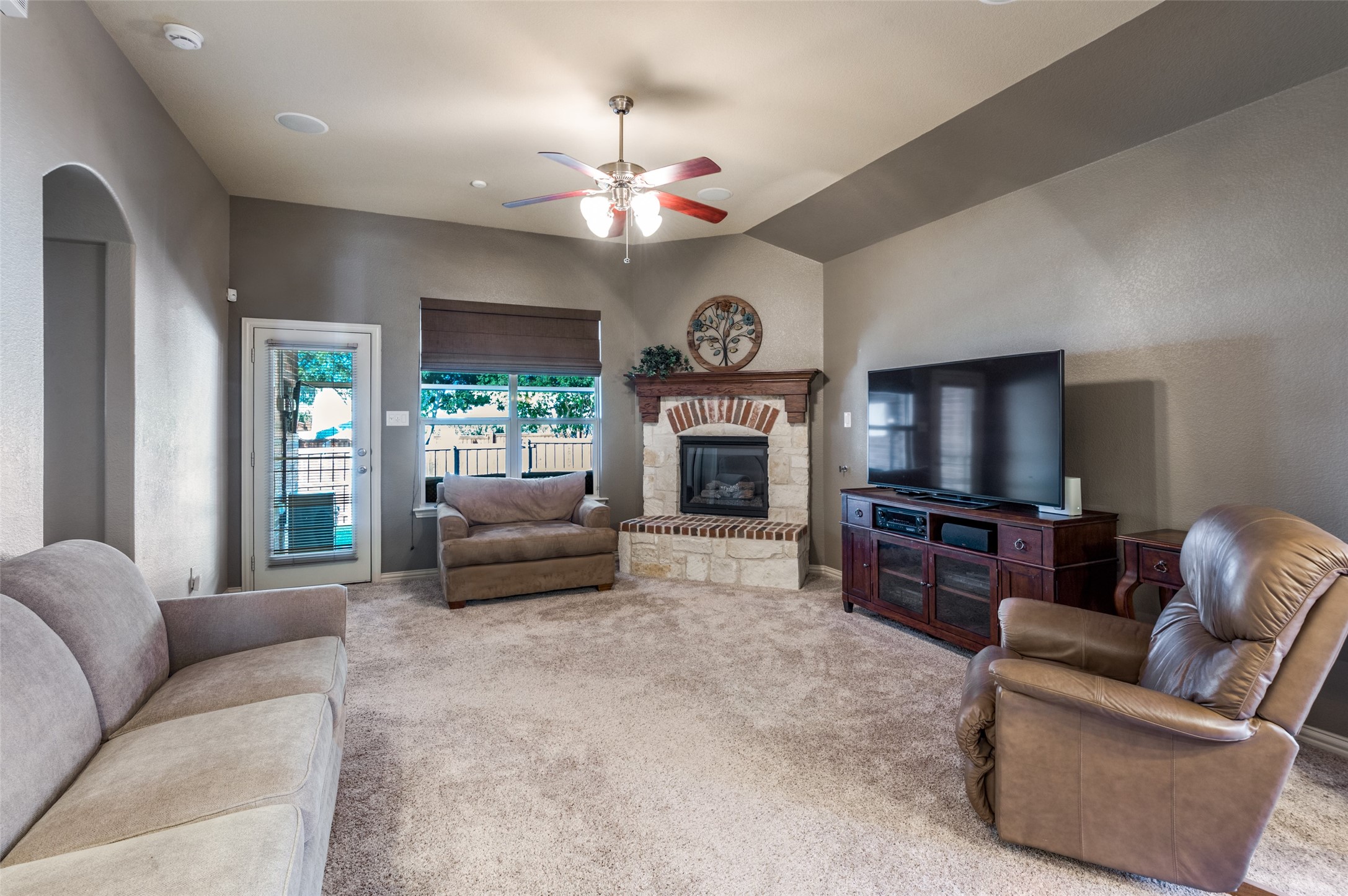 2405 Bridgeport Drive